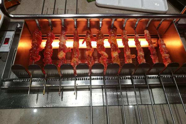 室內(nèi)全自動(dòng)翻轉(zhuǎn)燒烤機(jī)的未來發(fā)展趨勢是什么樣的呢？